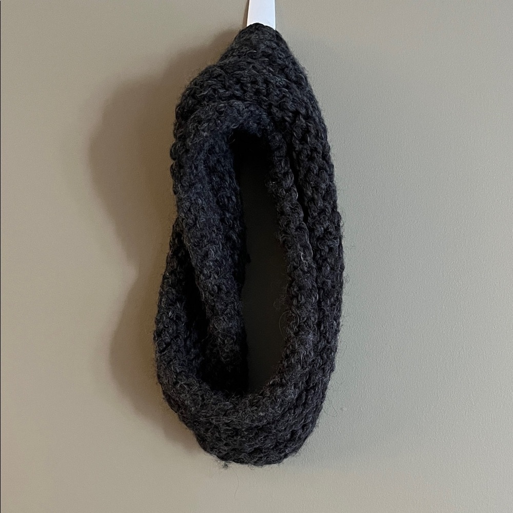 Chunky Knit Charcoal Grey Infinity Scarf - Picture 4 of 5